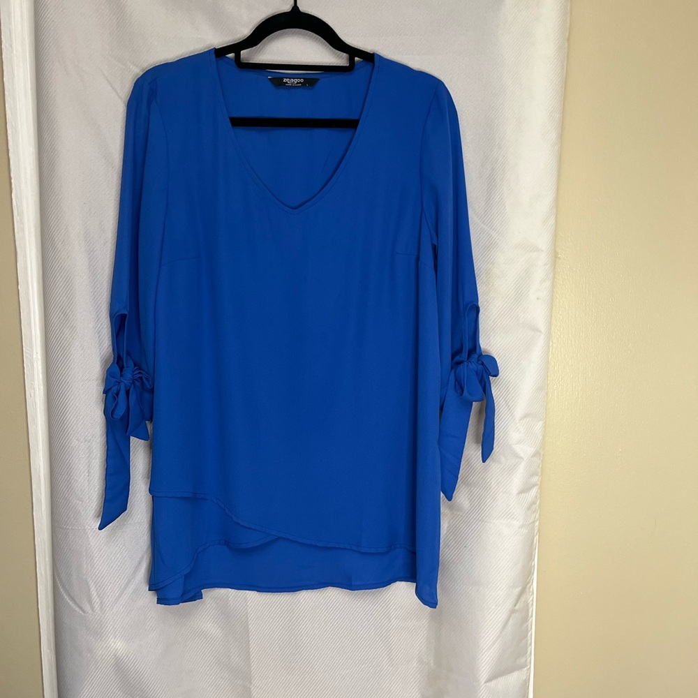 🆕. Zeagoo  Blue lightweight Women’s top L